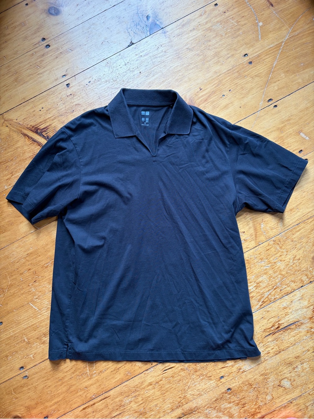 Uniqlo Men's Black Polo Shirt - Classic Short Sleeve